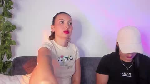 Snapshot of grave_duo chatting on December 5, 2025, 4:32 am GRAVE DUO online show from December 5, 2025, 4:32 am