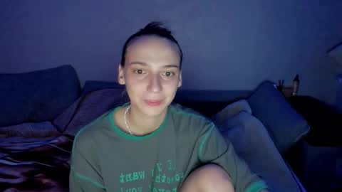 Snapshot of gravitation777 chatting on December 23, 2025, 11:08 am Anna online show from December 23, 2025, 11:08 am