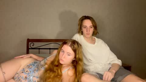 Snapshot of grayzee_ chatting on December 10, 2024, 9:00 pm Gray and Milly online show from December 10, 2024, 9:00 pm