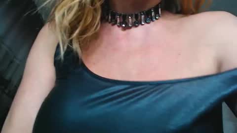 Snapshot of greatredhead chatting on December 14, 2024, 2:01 am GreatRedhead online show from December 14, 2024, 2:01 am