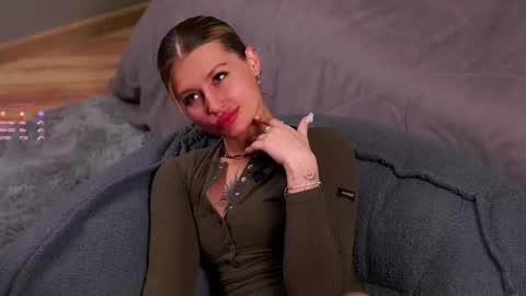 Kelly online show from November 7, 2025, 1:33 pm