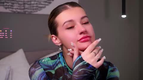 Kelly online show from November 13, 2025, 1:32 pm