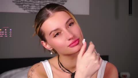 Kelly online show from November 17, 2025, 1:06 pm