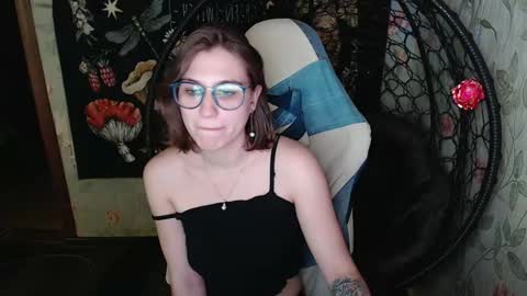 Lina online show from May 17, 2026, 11:17 am