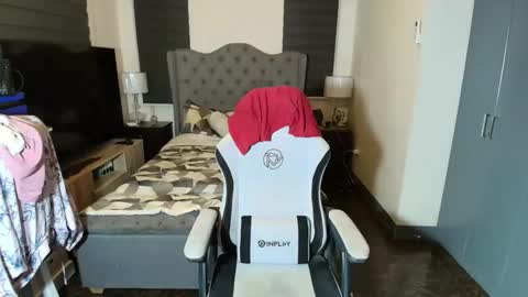 greta_v online show from November 10, 2025, 9:08 am