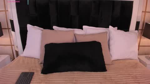 Greta Velvet  online show from December 17, 2025, 7:42 pm