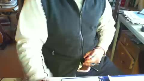 Snapshot of greyhounddog chatting on January 12, 2025, 9:40 am greyhounddog online show from January 12, 2025, 9:40 am