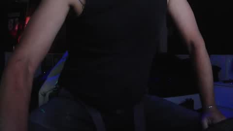 YOUNEEKWAYSTOPLEASEYOU online show from October 1, 2025, 4:35 pm