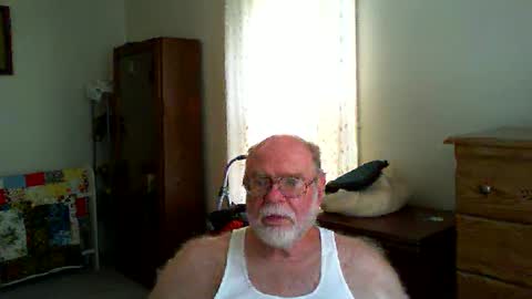 Snapshot of gtnolder60 chatting on September 26, 2025, 2:32 pm Gary online show from September 26, 2025, 2:32 pm