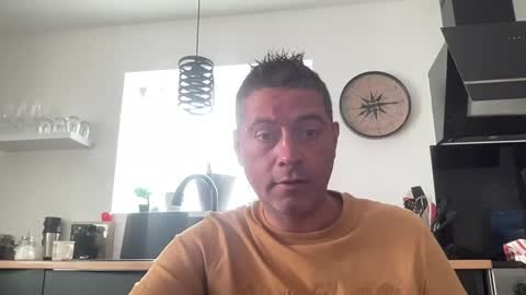 Snapshot of guil0 chatting on September 14, 2025, 10:14 am guil0 online show from September 14, 2025, 10:14 am