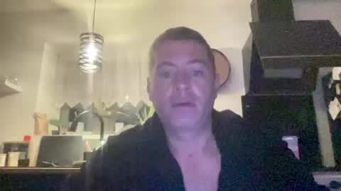 Snapshot of guil0 chatting on September 20, 2025, 7:31 am guil0 online show from September 20, 2025, 7:31 am