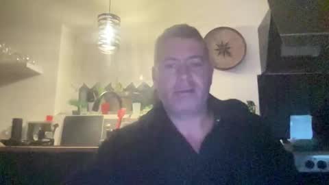 Snapshot of guil0 chatting on October 3, 2025, 6:54 am guil0 online show from October 3, 2025, 6:54 am