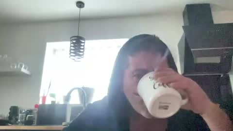 Snapshot of guil0 chatting on October 27, 2025, 11:14 am guil0 online show from October 27, 2025, 11:14 am