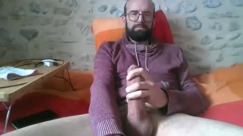 Snapshot of guillaume86 chatting on March 10, 2026, 10:53 am guillaume86 online show from March 10, 2026, 10:53 am