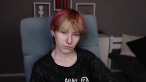 guitarandangell online show from April 17, 2026, 7:44 am