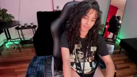 Snapshot of gummo_ chatting on February 12, 2026, 9:32 pm gummo_ online show from February 12, 2026, 9:32 pm