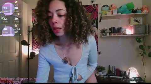 Snapshot of gunzinrose chatting on February 10, 2026, 4:44 pm Kylie online show from February 10, 2026, 4:44 pm