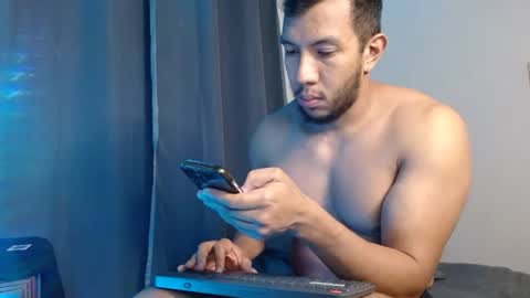 holl latino online show from January 9, 2026, 3:31 am