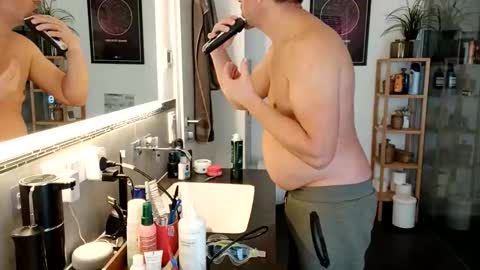 guschidick online show from November 25, 2025, 11:54 am