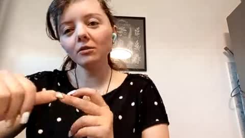 Snapshot of gussietackitt chatting on April 28, 2026, 5:01 am Alana online show from April 28, 2026, 5:01 am
