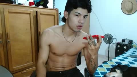 Snapshot of guts_x chatting on December 11, 2024, 1:37 am Guts online show from December 11, 2024, 1:37 am