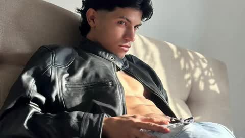 Snapshot of guts_x chatting on January 13, 2025, 5:55 pm Guts online show from January 13, 2025, 5:55 pm