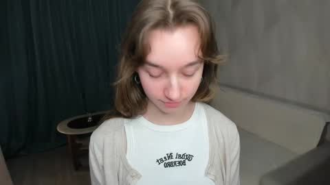 Snapshot of gwenndasher chatting on March 18, 2026, 8:28 am Reze online show from March 18, 2026, 8:28 am