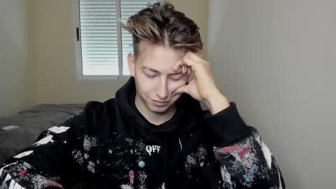 Oliver online show from December 17, 2024, 2:55 pm