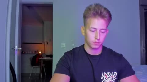 Snapshot of gym_alpha chatting on December 19, 2025, 8:27 pm Oliver online show from December 19, 2025, 8:27 pm