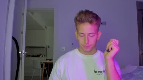 Snapshot of gym_alpha chatting on December 21, 2025, 3:52 pm Oliver online show from December 21, 2025, 3:52 pm