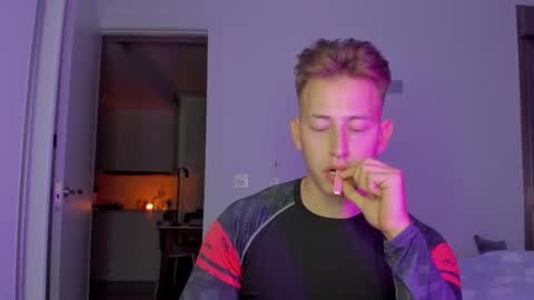 Snapshot of gym_alpha chatting on December 22, 2025, 9:45 pm Oliver online show from December 22, 2025, 9:45 pm