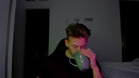 Snapshot of gym_alpha chatting on February 14, 2026, 9:33 pm Oliver online show from February 14, 2026, 9:33 pm