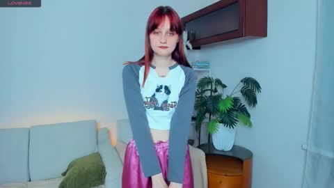 Kelly  Lilly online show from November 23, 2025, 7:35 pm