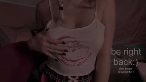 Snapshot of h2h0e chatting on January 16, 2026, 8:46 pm Lana online show from January 16, 2026, 8:46 pm