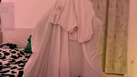 Snapshot of h2h0e chatting on April 15, 2026, 8:31 pm Lana online show from April 15, 2026, 8:31 pm