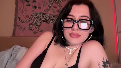 Snapshot of h3l9a_pataki chatting on March 20, 2026, 4:01 pm Helga online show from March 20, 2026, 4:01 pm