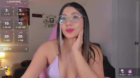 Snapshot of h3y_mia3 chatting on March 8, 2025, 6:54 am Paulina online show from March 8, 2025, 6:54 am