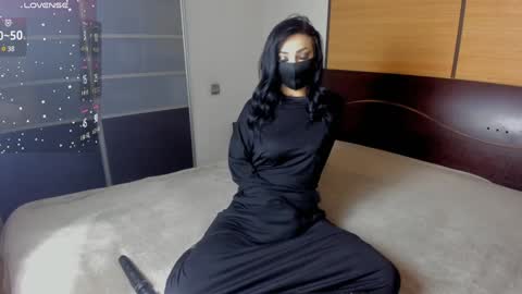 Snapshot of habibi_moon chatting on December 18, 2024, 2:32 am Linda online show from December 18, 2024, 2:32 am