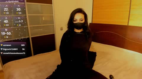 Snapshot of habibi_moon chatting on December 28, 2024, 5:33 am Linda online show from December 28, 2024, 5:33 am