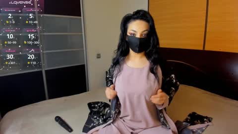 Snapshot of habibi_moon chatting on January 16, 2025, 3:02 am Linda online show from January 16, 2025, 3:02 am