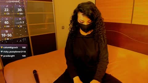 Snapshot of habibi_moon chatting on January 18, 2025, 5:31 am Linda online show from January 18, 2025, 5:31 am
