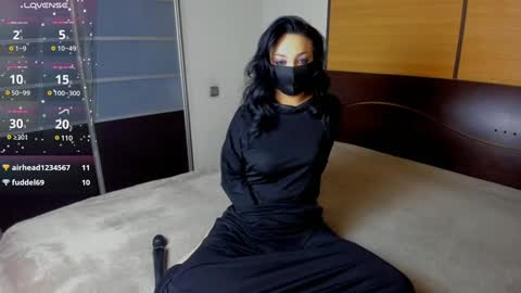 Snapshot of habibi_moon chatting on February 8, 2025, 2:15 am Linda online show from February 8, 2025, 2:15 am