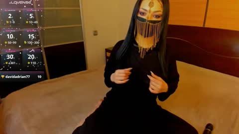 Snapshot of habibi_moon chatting on February 12, 2025, 6:40 am Linda online show from February 12, 2025, 6:40 am