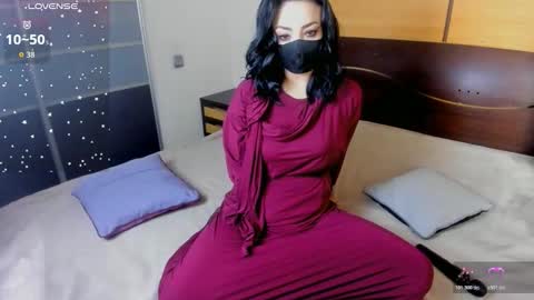 Linda online show from November 8, 2025, 2:56 am