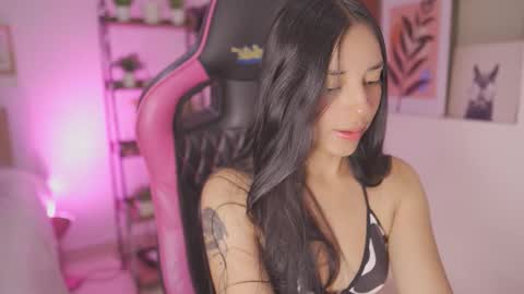 Snapshot of hade_collinss chatting on January 6, 2026, 5:16 pm Hade online show from January 6, 2026, 5:16 pm