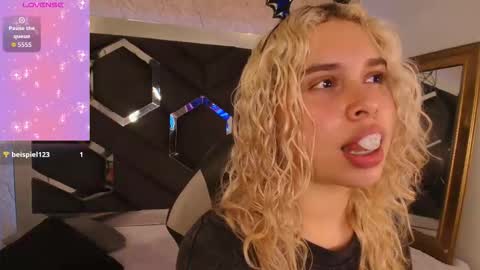 Haely online show from November 2, 2025, 9:06 pm