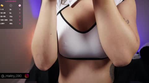 Snapshot of hailey_09 chatting on October 8, 2025, 3:31 pm Hailey online show from October 8, 2025, 3:31 pm