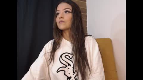 hailey_bri online show from November 5, 2025, 5:02 pm