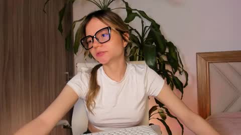 Snapshot of hailey_firee chatting on November 20, 2025, 11:26 pm Hailey online show from November 20, 2025, 11:26 pm