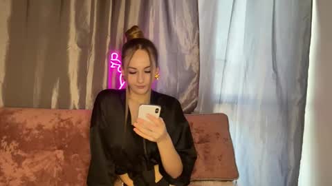 Snapshot of hailey_juice chatting on September 17, 2025, 11:56 am Anna online show from September 17, 2025, 11:56 am